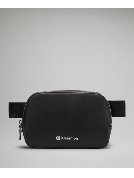 lululemon athletica Handbags - NWOT Lululemon Everywhere Belt Bag 1L Leather Alternative - Black/Silver